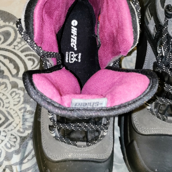 Hi-Tec Insulated Boots - Picture 5 of 9